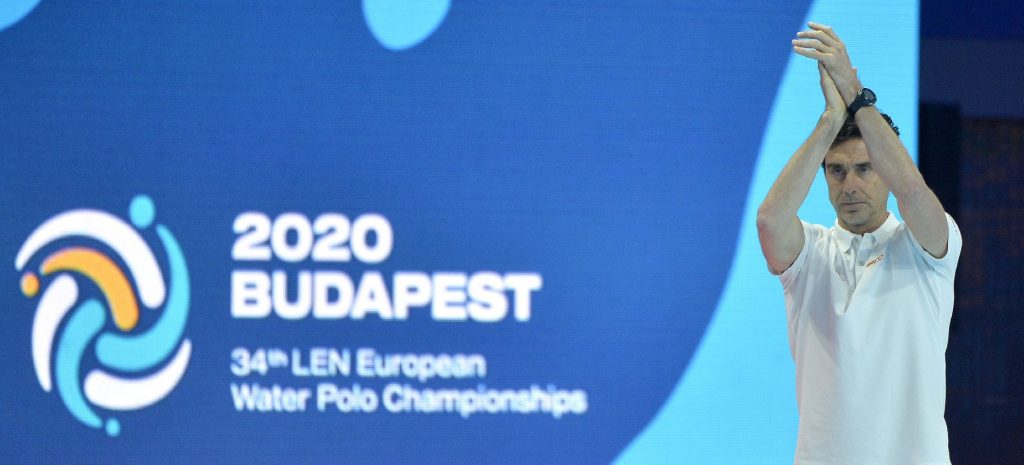 Miquel Oca, a spanyol válogatott szövetségi kapitánya a budapesti vízilabda Európa-bajnokság női tornája elődöntőjében játszott Magyarország - Spanyolország mérkőzésen a Duna Arénában 2020. január 23-án (Fotó: MTI/Czagány Balázs)