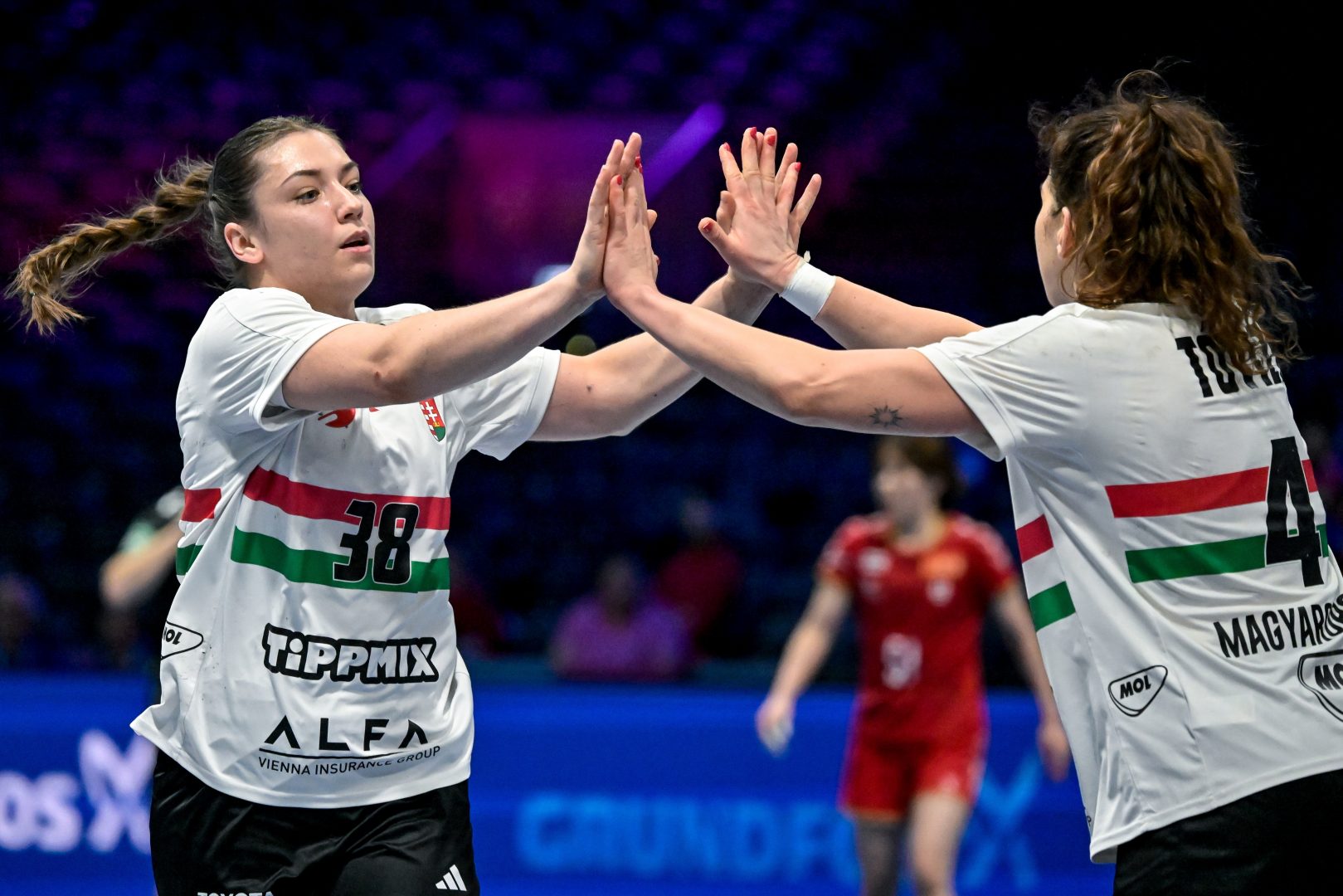 TÓVIZI Petra; VÁMOS Petra