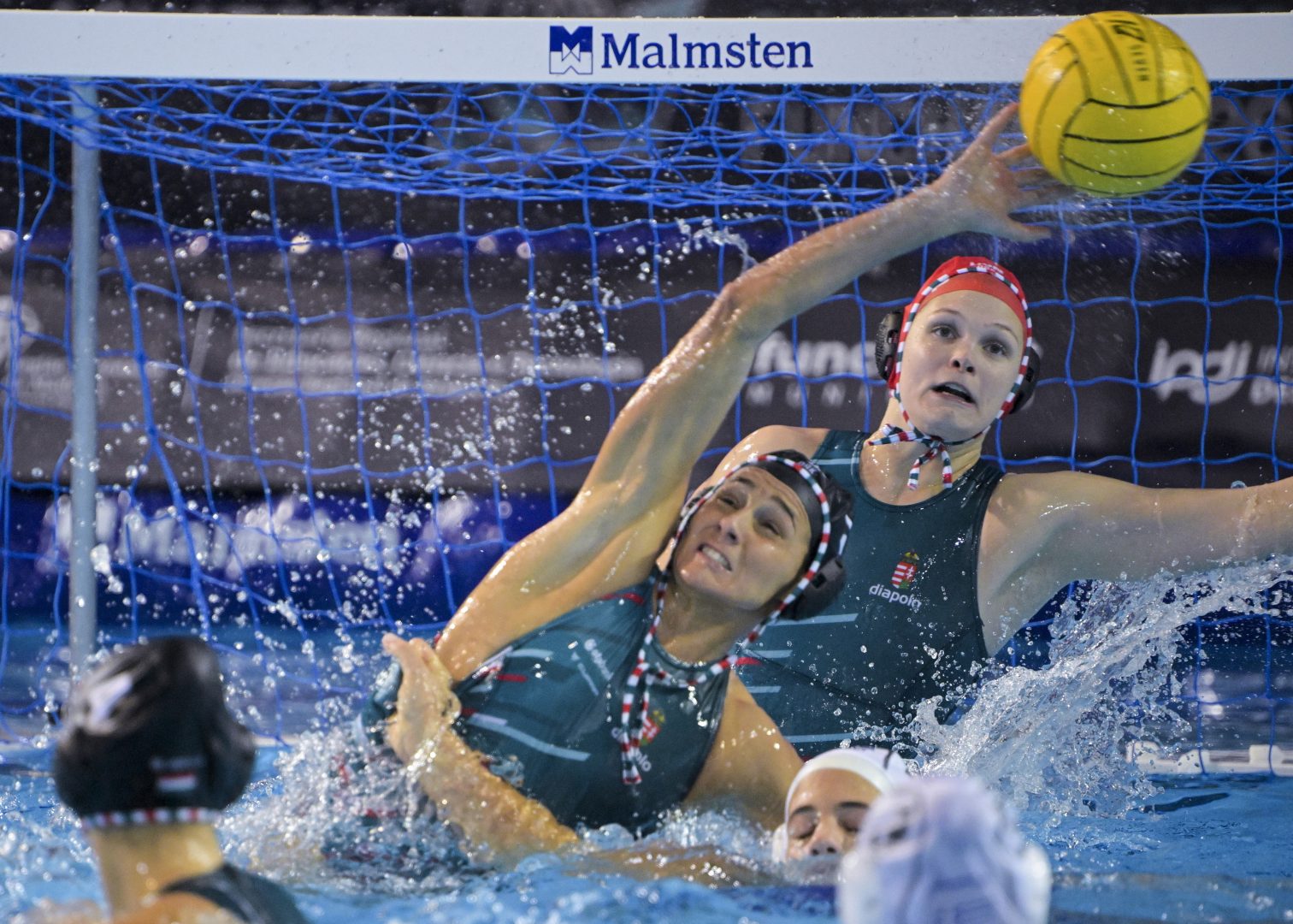 SZILÁGYI Dorottya; NESZMÉLY Boglárka