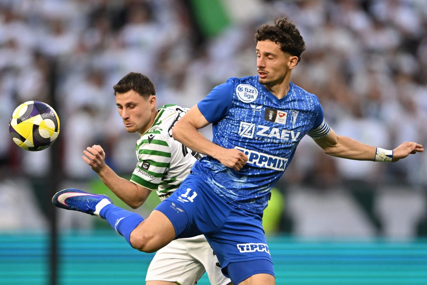 Gavriel Kanichowsky, az FTC (b) és Szendrei Norbert, az ZTE játékosa a labdarúgó MOL Magyar Kupa döntőjében játszott Ferencvárosi TC - ZTE FC mérkőzésen Puskás Arénában 2026. május 9-én.  MTI/Illyés Tibor