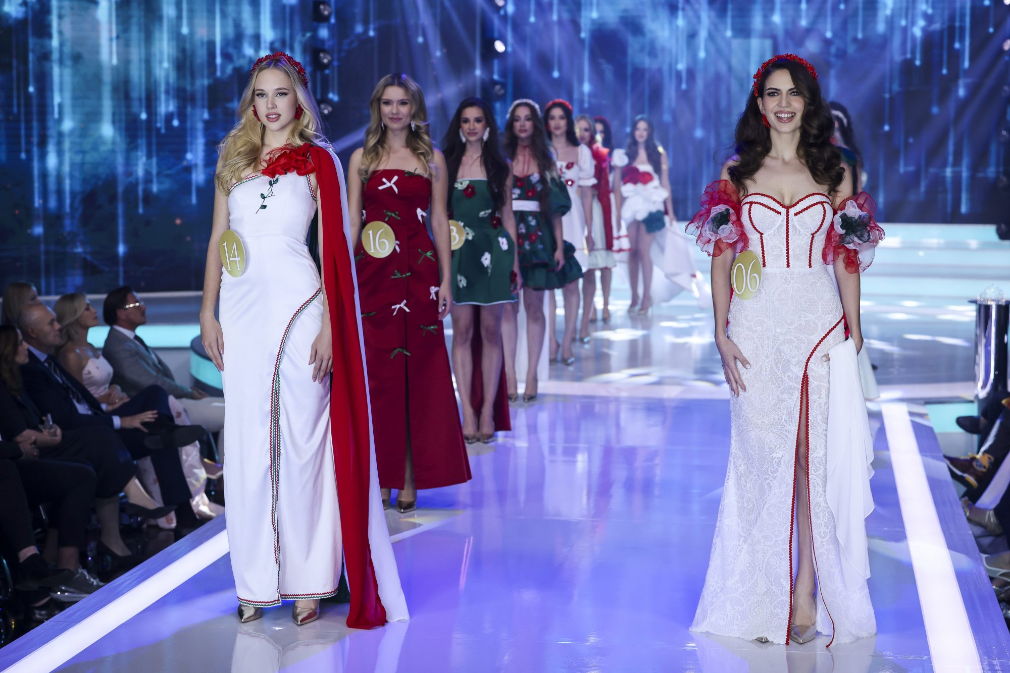 A versenyzõk a nemzeti touron a Magyarország Szépe - Miss World Hungary szépségverseny döntõjében a Médiaszolgáltatás-támogató és Vagyonkezelõ Alap (MTVA) óbudai gyártóbázisán 2025. június 22-én.