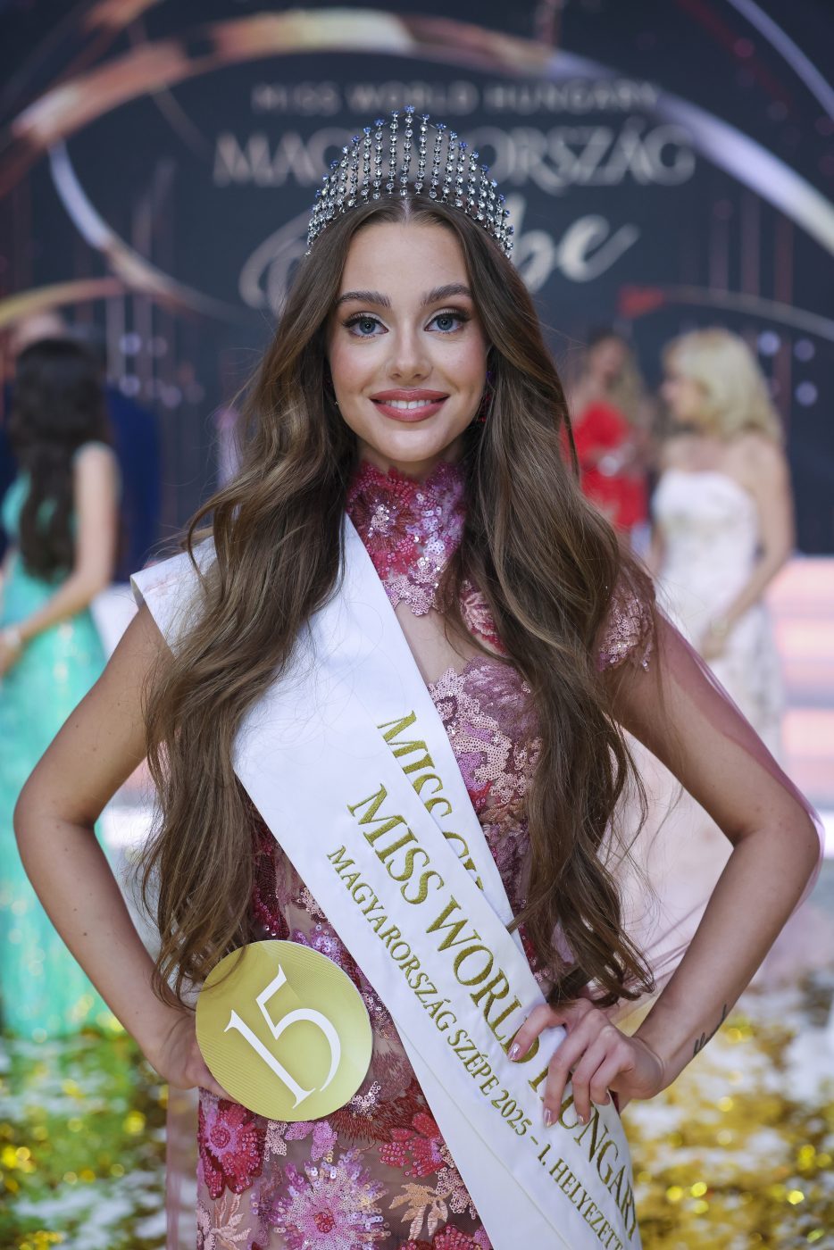 A gyõztes 17 éves mosónmagyaróvári Végvári Janka a Magyarország Szépe - Miss World Hungary szépségverseny döntõjében a Médiaszolgáltatás-támogató és Vagyonkezelõ Alap (MTVA) óbudai gyártóbázisán 2025. június 22-én.