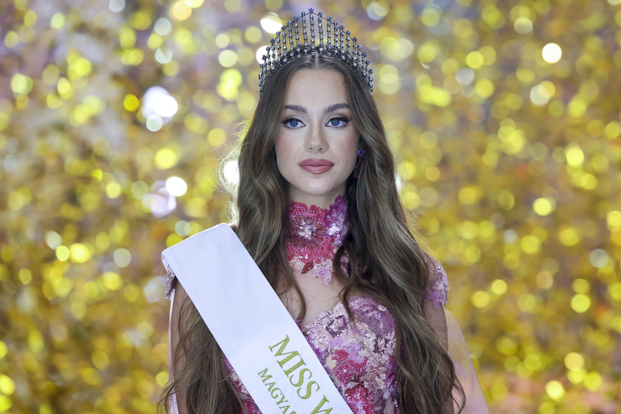 A gyõztes 17 éves mosónmagyaróvári Végvári Janka a Magyarország Szépe - Miss World Hungary szépségverseny döntõjében a Médiaszolgáltatás-támogató és Vagyonkezelõ Alap (MTVA) óbudai gyártóbázisán 2025. június 22-én.