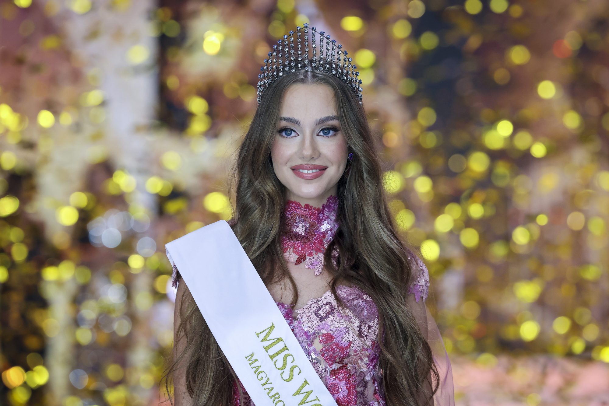 A gyõztes 17 éves mosónmagyaróvári Végvári Janka a Magyarország Szépe - Miss World Hungary szépségverseny döntõjében a Médiaszolgáltatás-támogató és Vagyonkezelõ Alap (MTVA) óbudai gyártóbázisán 2025. június 22-én.