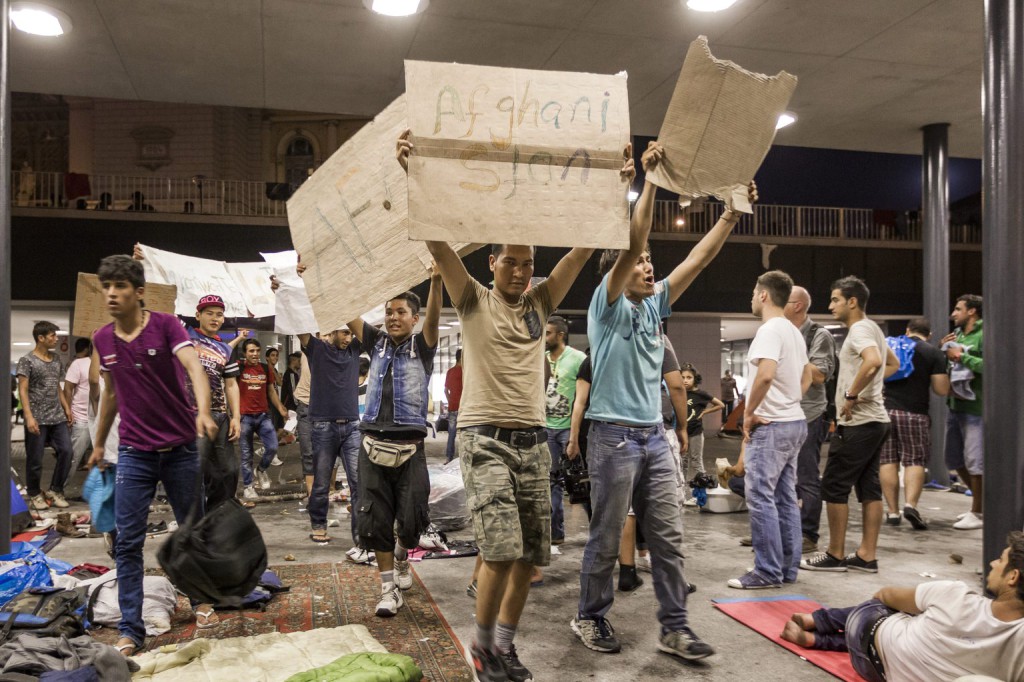 Illeg�lis bev�ndorl�s - Migr�nsok Budapesten