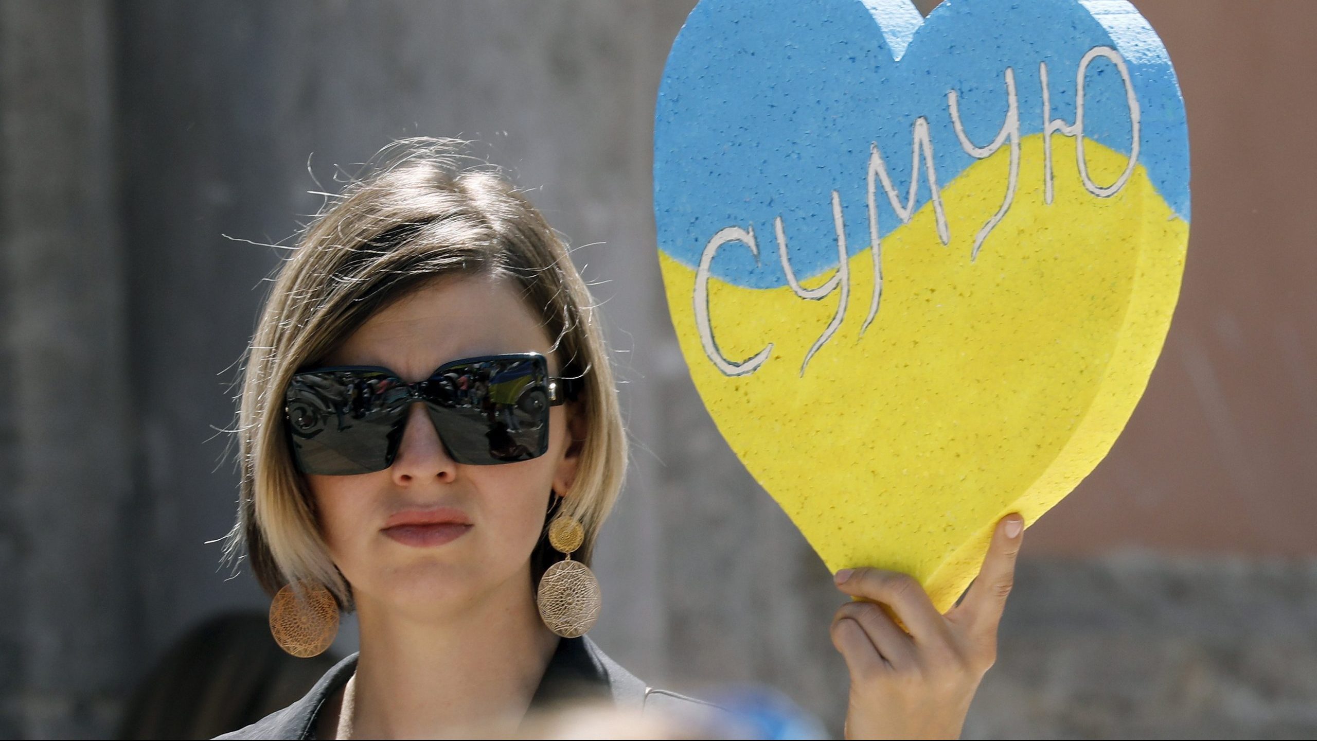 Az ukrán nők rengethetik meg Zelenszkij hatalmát, egyre dühösebbek a kényszersorozások miatt